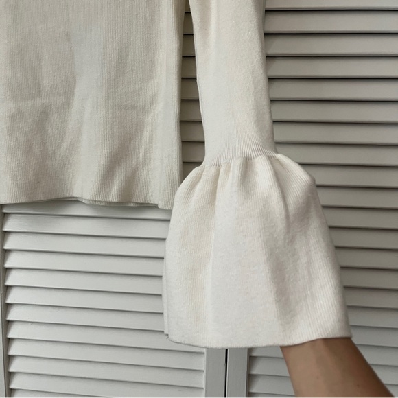 Gianni Bini Crop ribbed knit cream sweater crew neck bell sleeve, size M. - Picture 2 of 6